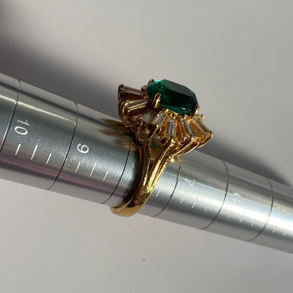 GOLD tone emerald green and clear crystal ring - Picture 9 of 11